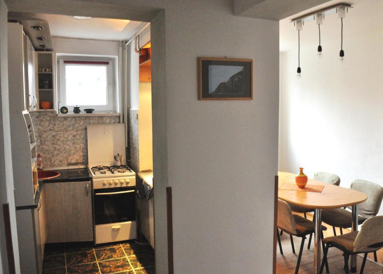 Simple And Comfortable Apartman Csíkszereda Kültér fotó